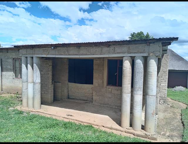 2 BEDROOM FREESTANDING FOR SALE IN EMONDLO UNIT B